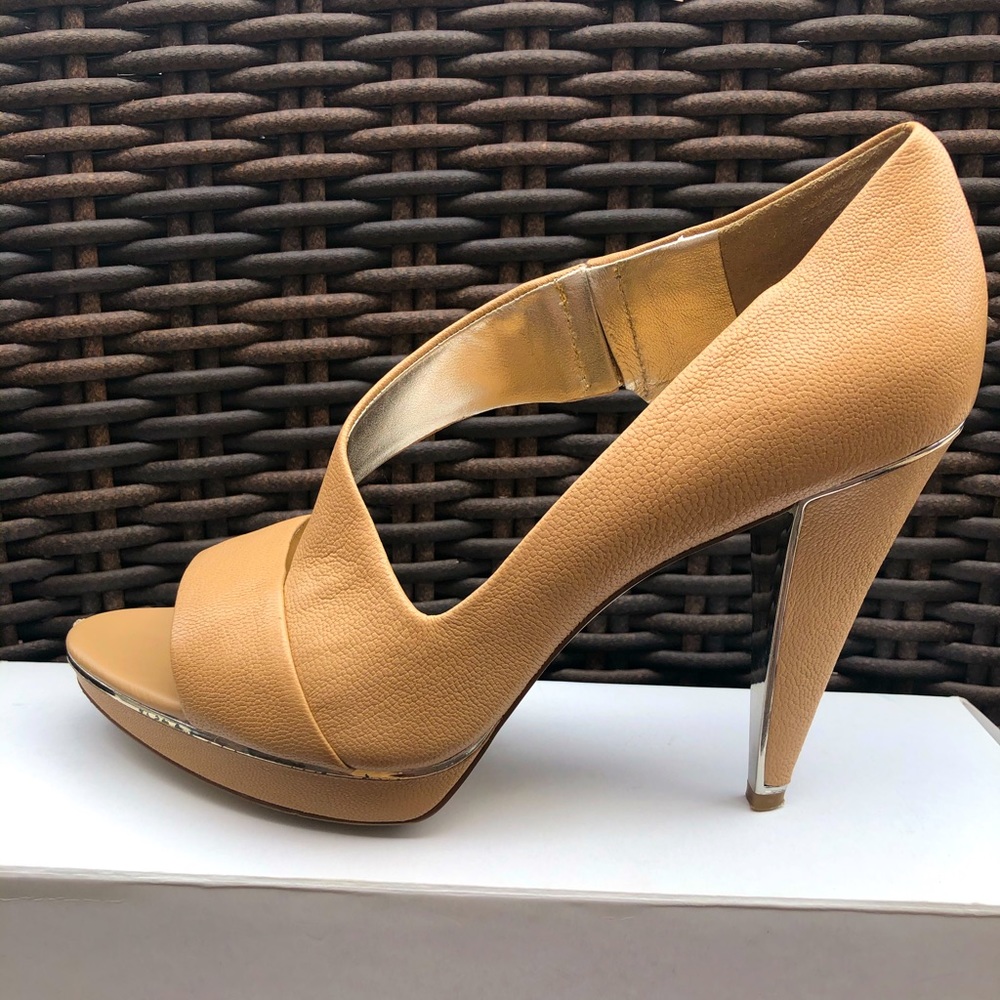 Banana Republic Tan Heels